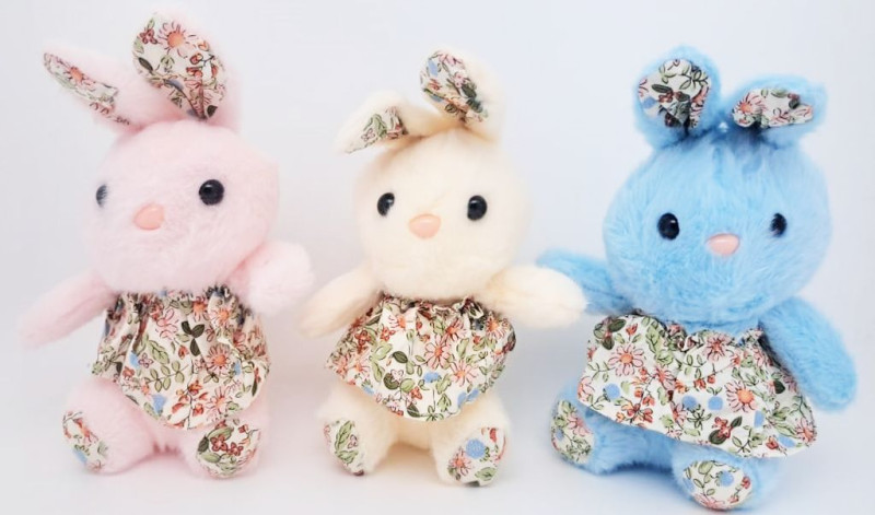 Мягкий брелок Зайка в сарафане 18 см, в ассортименте 12 штук в пакете 18х8х6 см 17044