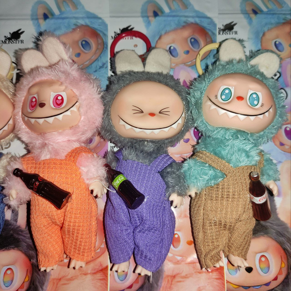 Брелок Лабубу 13см шарнирный в костюмчике с бутылкой колы, в ассортименте, 12 штук в коробке 8х5,5х16см LBB007